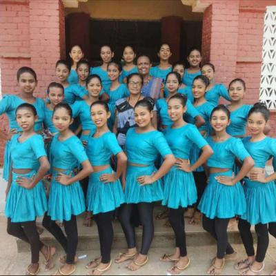 නර්තන කණ්ඩායම